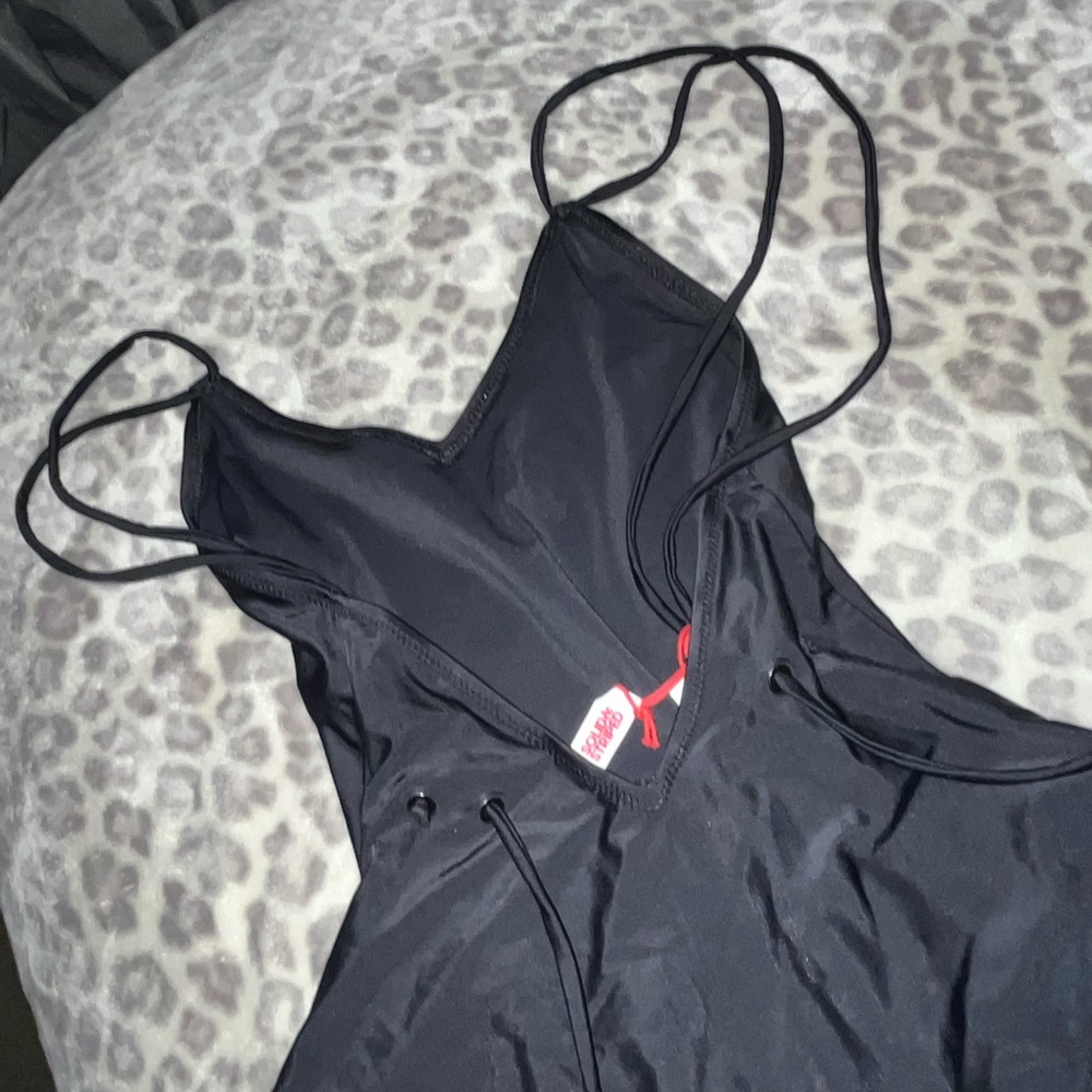 One piece - Picture 2 of 3